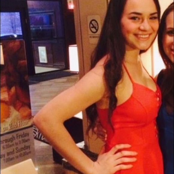 Criss cross red dress - Picture 3 of 3